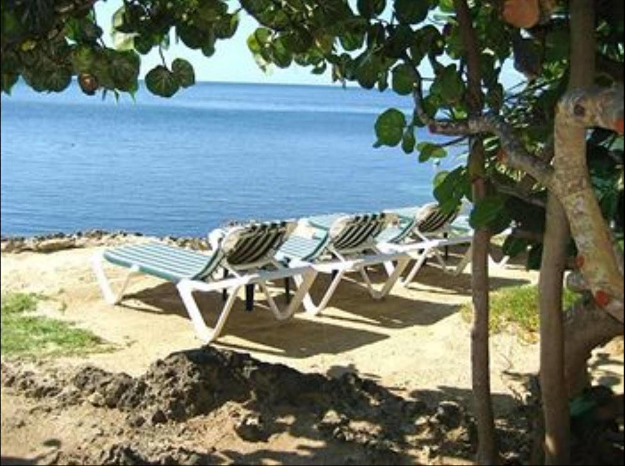 Las Rocas Resort And Dive Center West Bay Exterior photo